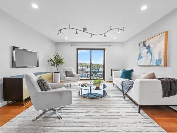 26 Waverly St APT 406, Brighton, MA 02135