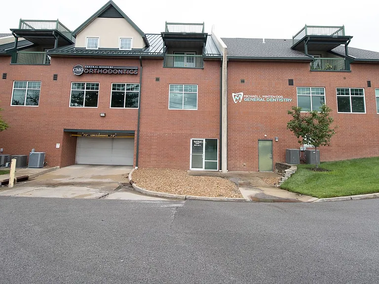 1100 Club Village Dr — Photo 1