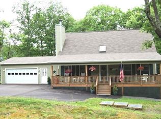 144 Eisenhower Dr, Lords Valley, PA 18428