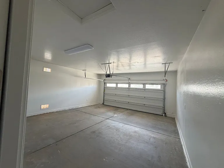 38005 W Montserrat St — Photo 2