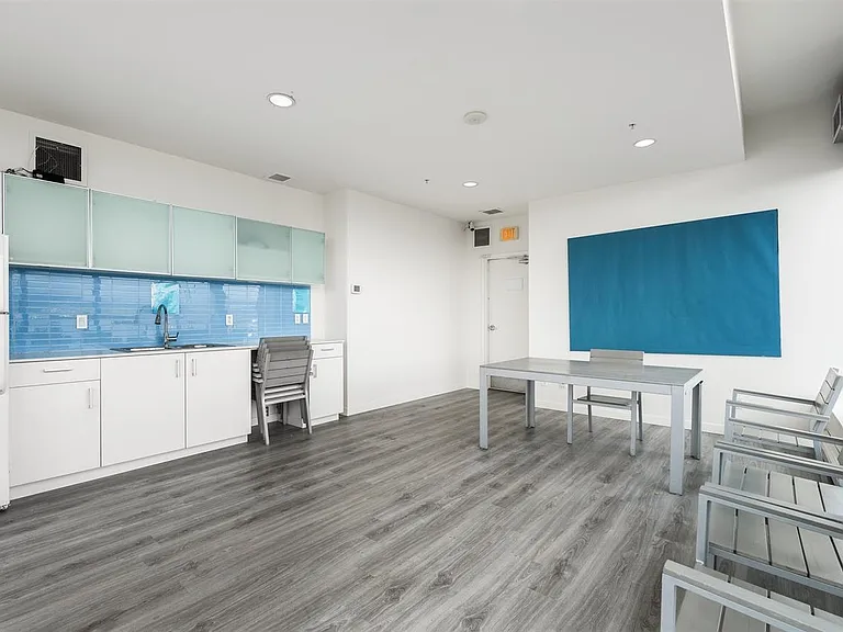 66 Cordova St W #1011 — Photo 15