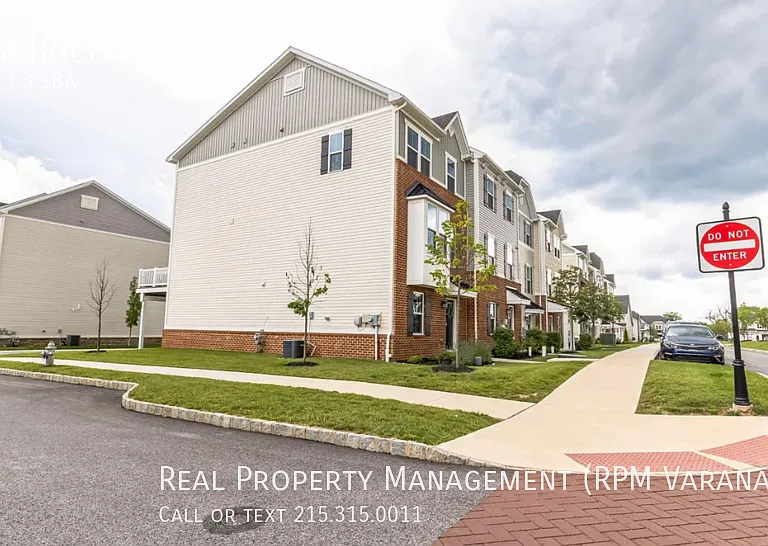 516 Holywell Dr — Photo 25