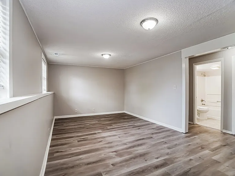 2524 Bridlewood Ct — Photo 13