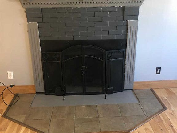 4th image of 130 Oak St