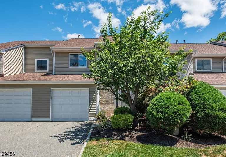 50 Castle Ridge Dr — Photo 2