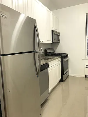Rented by Zikos Realty Services | media 16