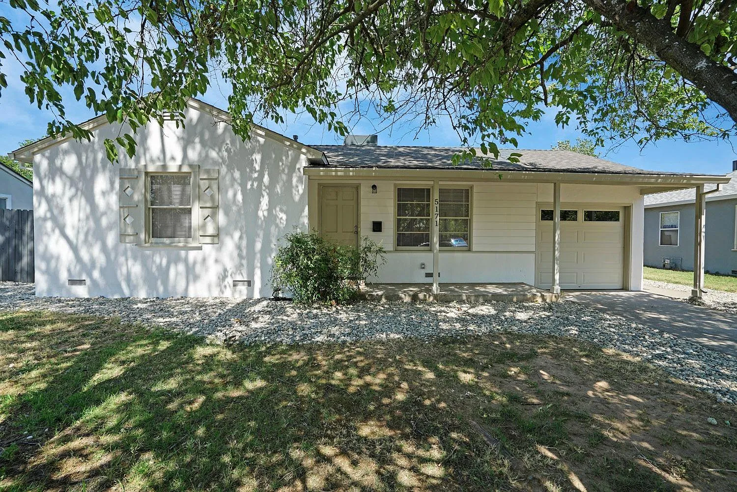 5171 49th St photo 1