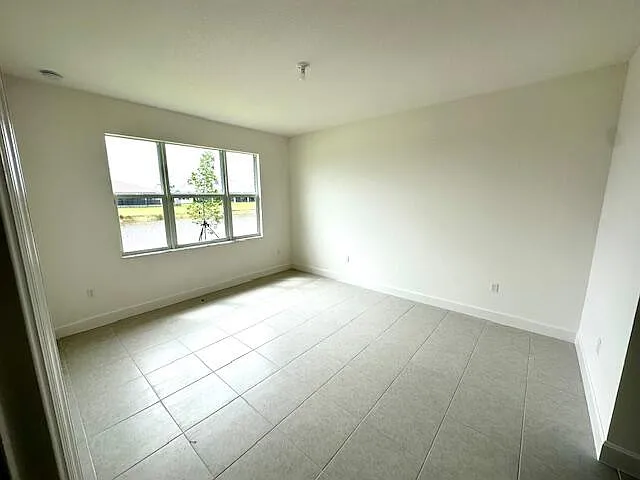 3 bed, 2.0 bath, 1752 sqft, $3,300 — Photo 3