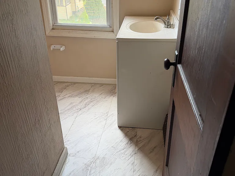 147 Brighton Dr — Photo 12