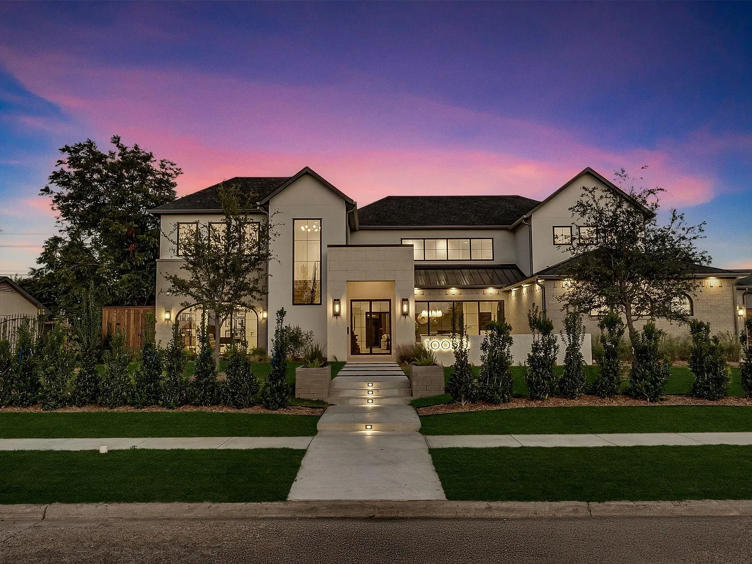 5 bed, 6.5 bath, 6100 sqft, $28,000 — Photo 1