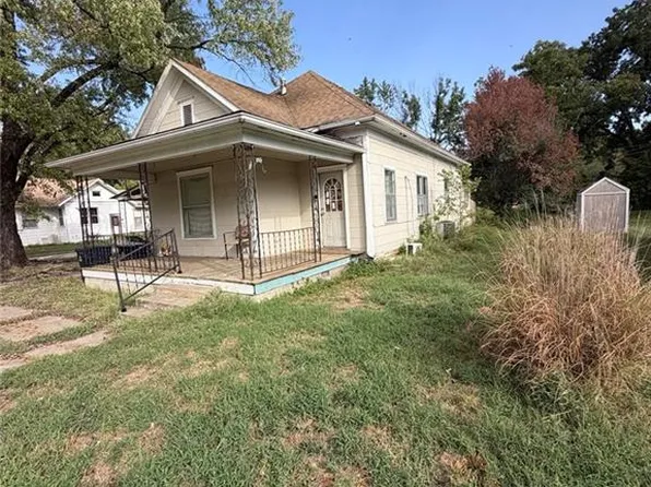 1120 W Myrtle St, Independence, KS 67301