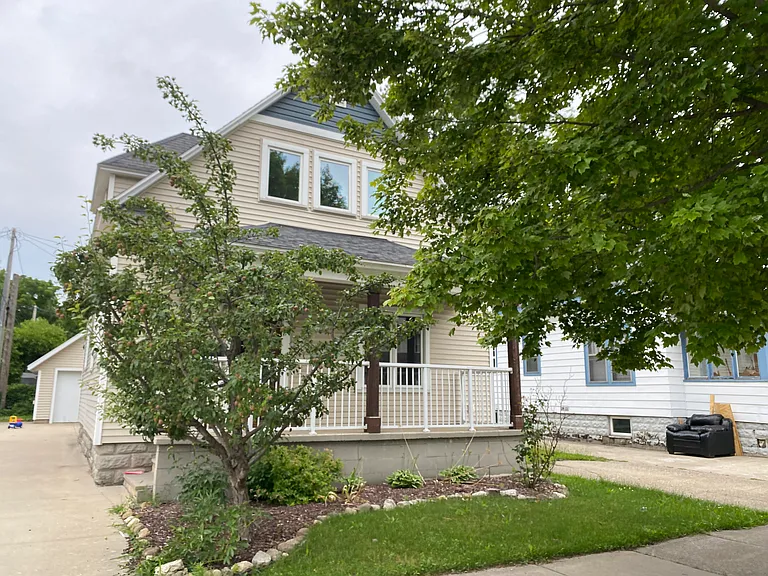 444 College Ave — Photo 2