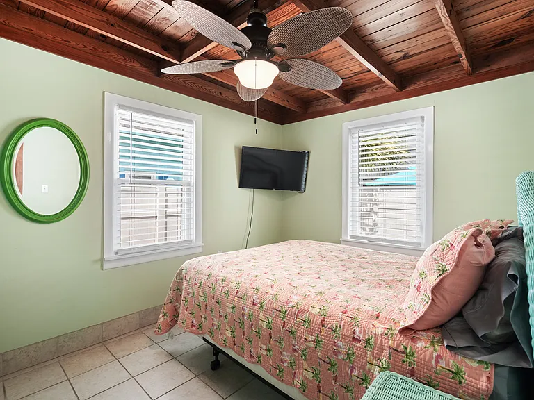 900 S Ocean Blvd — Photo 16