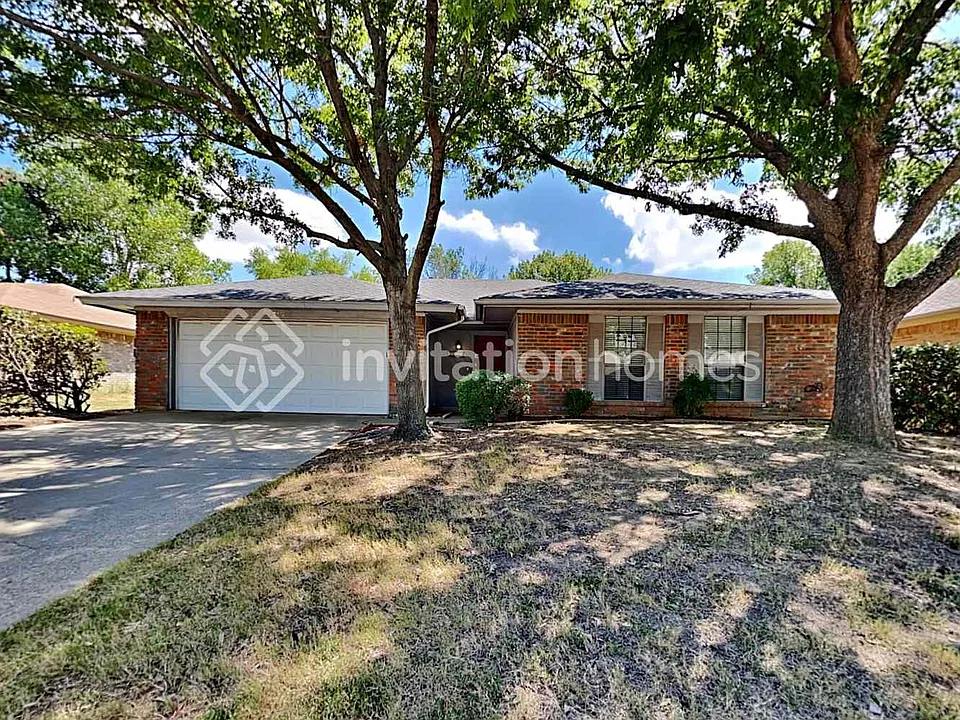 2512 Bayberry Ln
