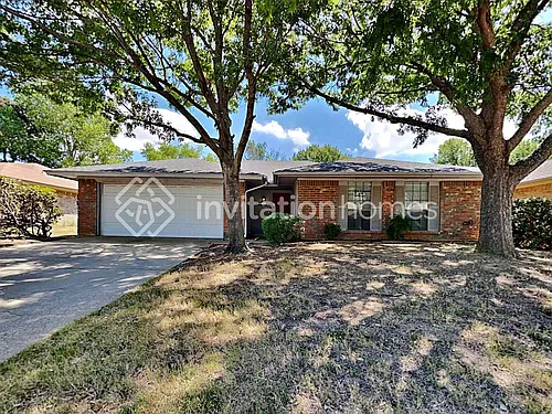 2512 Bayberry Ln Photo 1