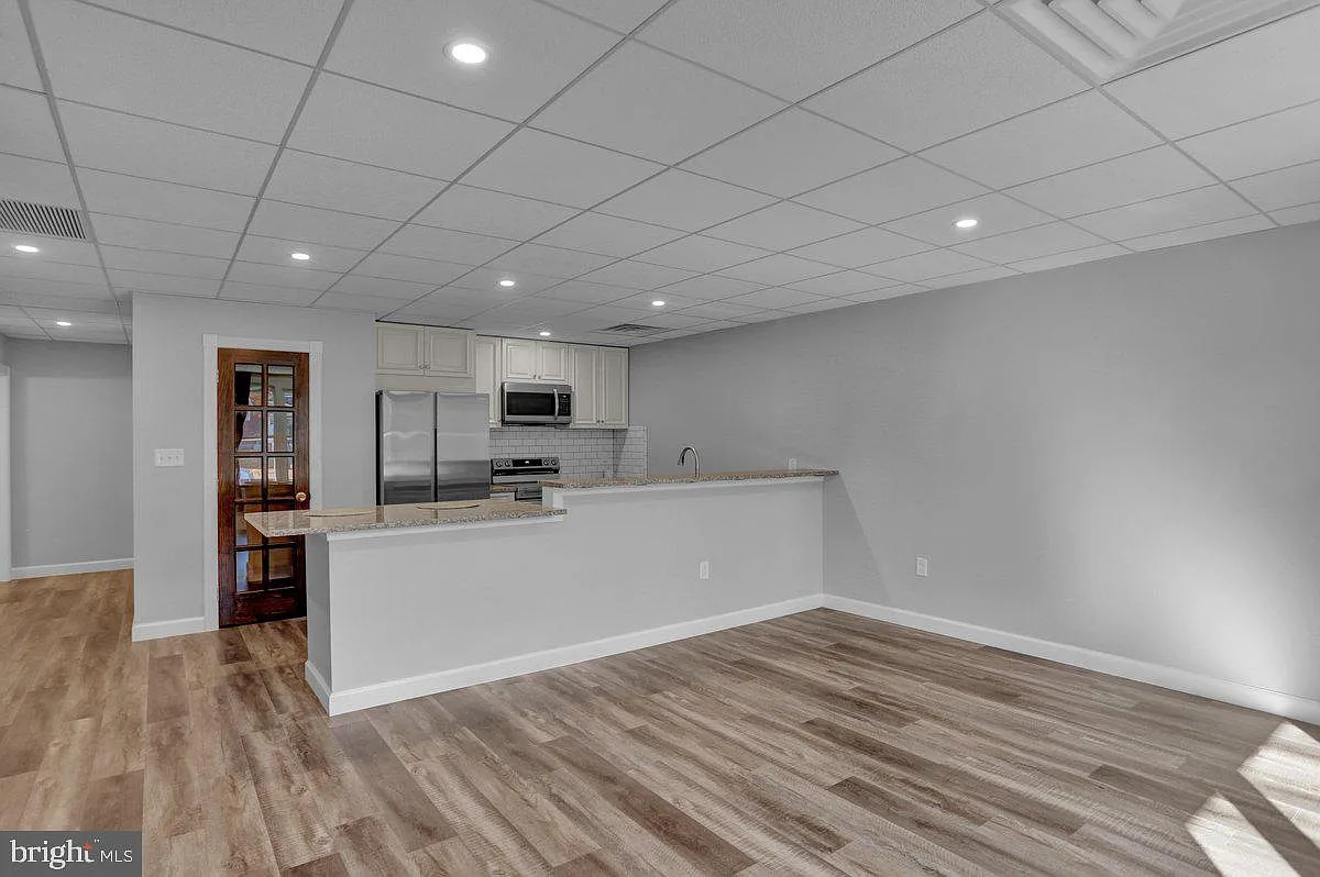 933 N Hanover St — Photo 4