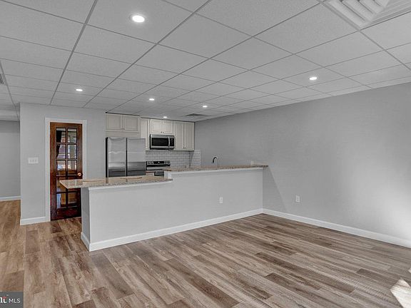 4th image of 933 N Hanover St Floor 1