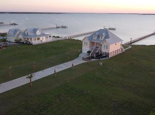 104 Southwind Dr, Rockport, TX 78382