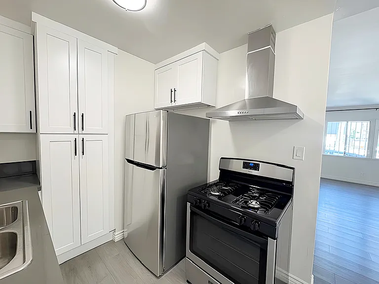 1433 N Detroit St #1 — Photo 5