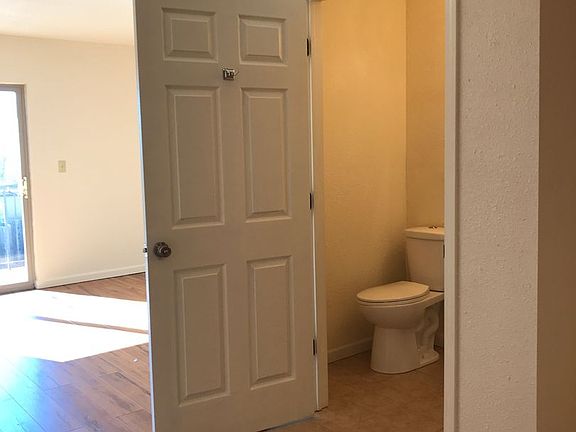4th image of 807 Knox Ave APT 15