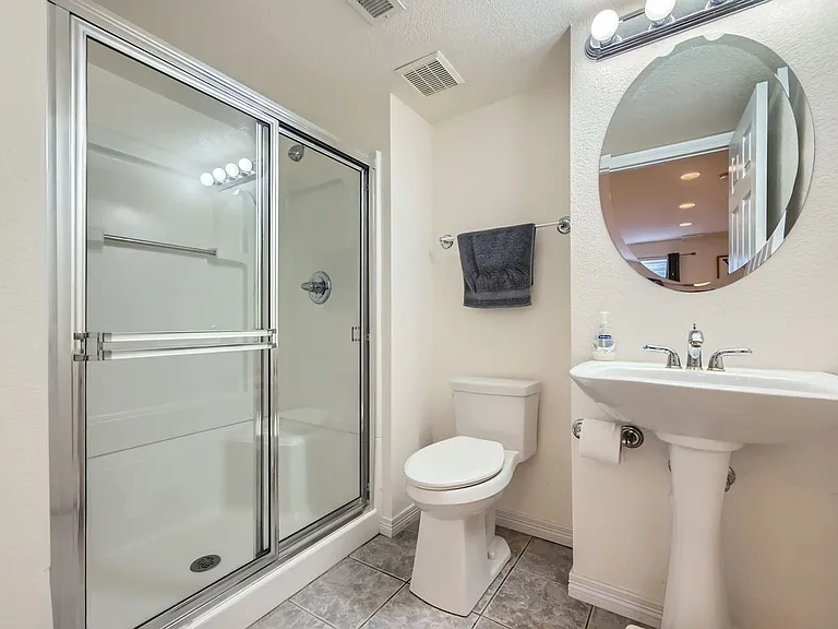 2524 Lexington St — Photo 24
