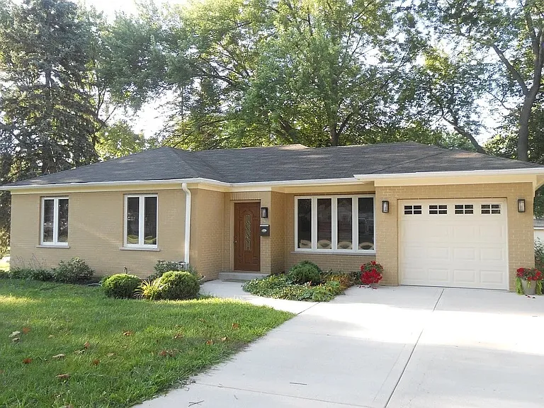 1401 W Euclid Ave — Photo 1