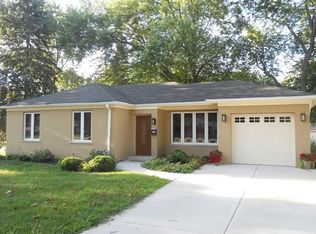 1401 W Euclid Ave, Arlington Heights, IL 60005
