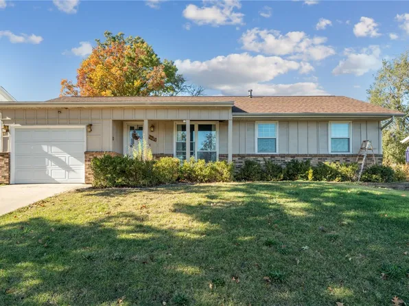 4609 White Pine Dr NE, Cedar Rapids, IA 52402