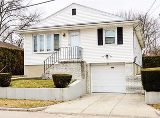 84 Victoria St, Providence, RI 02909