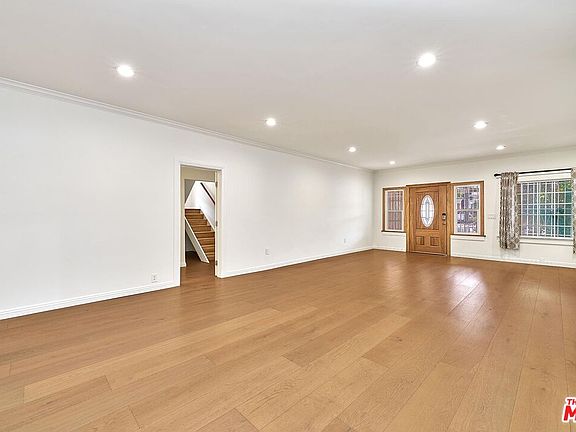 5th image of 136 N Serrano Ave