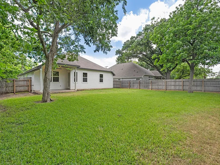 203 E Salty St — Photo 37