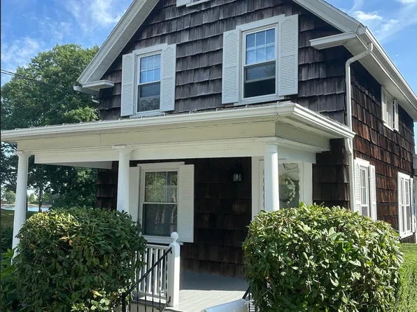 118 Whipple Rd, Kittery, ME 03904