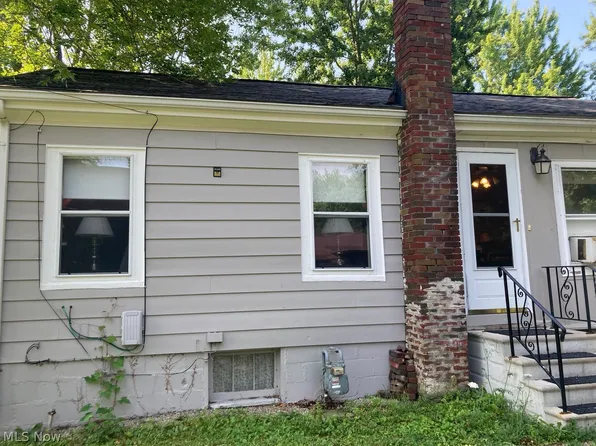 112 West St, Kipton, OH 44049