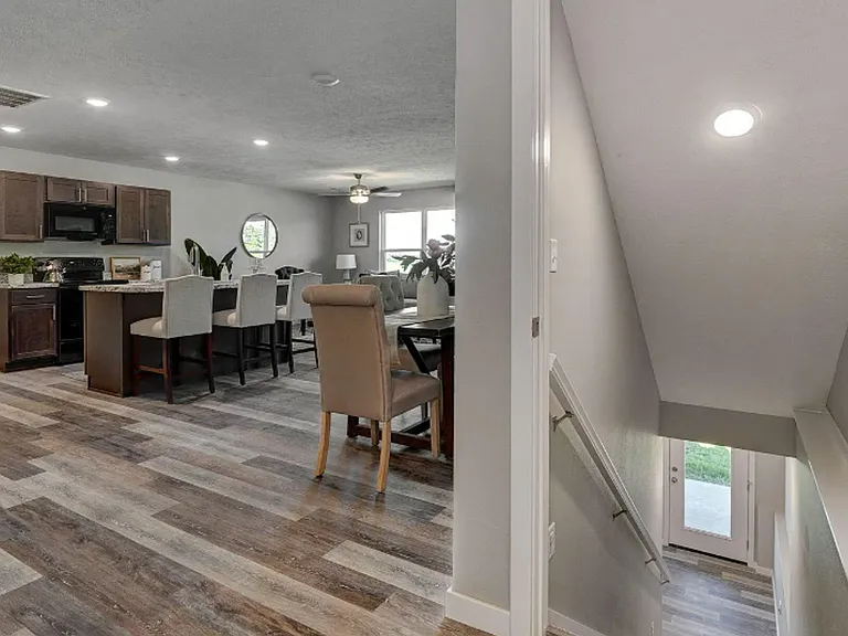 1110 E Perry St — Photo 9