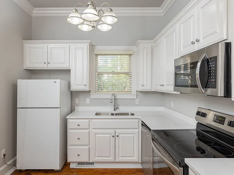 349 N Rollston Ave — Photo 6