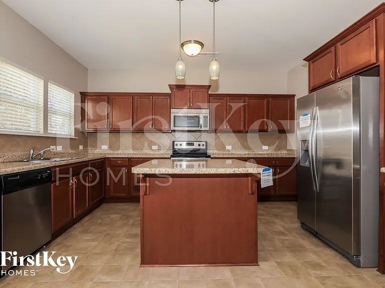 8008 April Ln — Photo 6