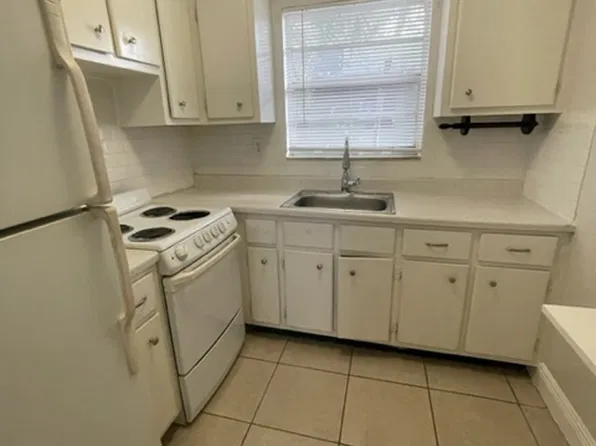 5926 Thomas St, Hollywood, FL