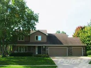 4636 Stonebridge Rd, West Des Moines, IA 50265