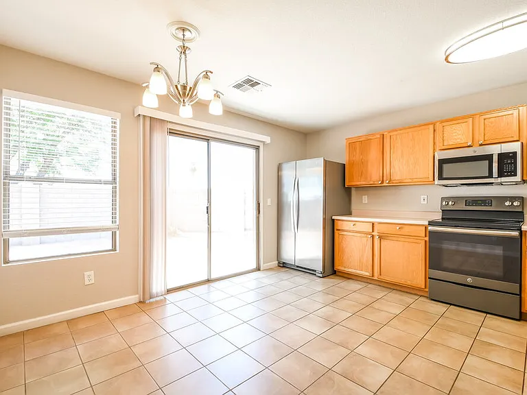 1006 S Clancy Cir — Photo 8