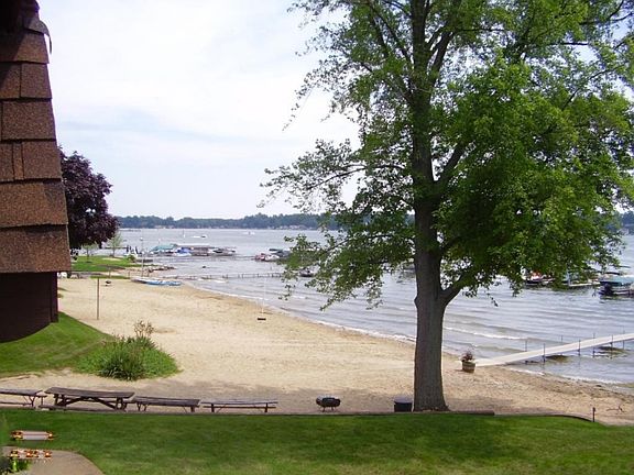4th image of 5430 Country Aire Dr #3