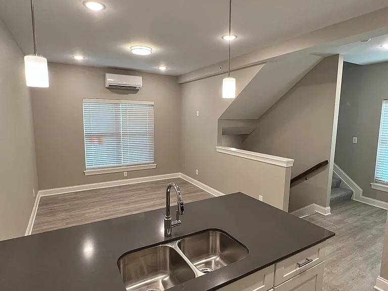 265 E Evans St — Photo 3