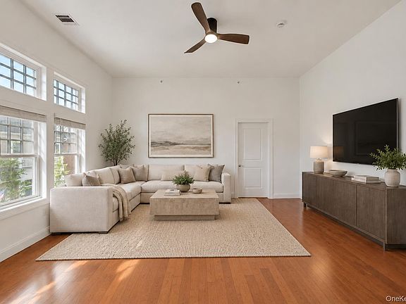 2nd image of 402 Main St #2B
