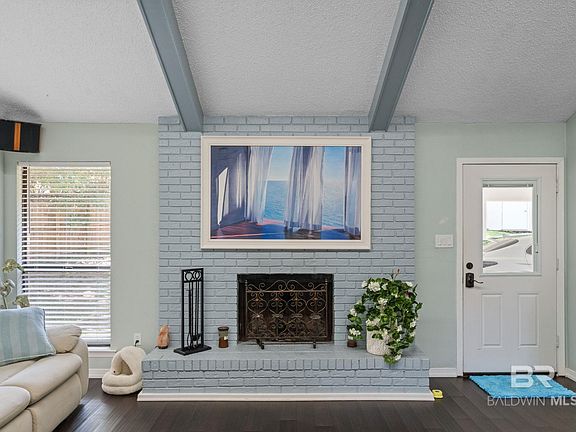 3rd image of 107 Vermell Cir