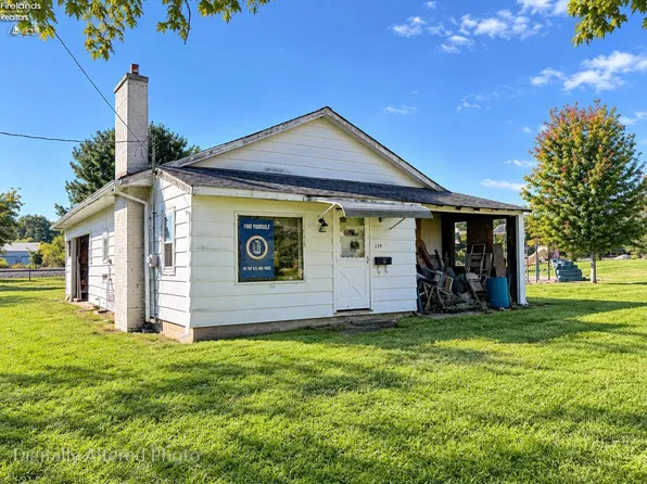 329 Randall Ave, Bellevue, OH 44811