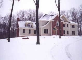 9 Oak Ridge Rd, Newtown, CT 06470