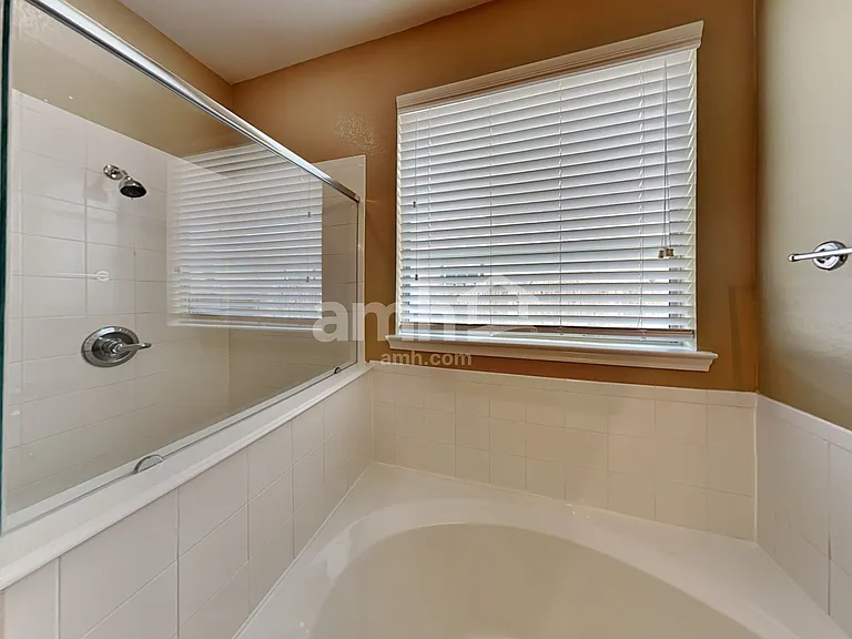 2324 Shady Tree Ln — Photo 12