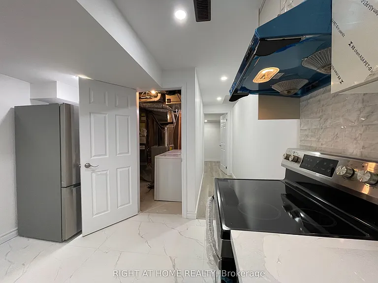 58 Meadowcrest Ln #LOWER — Photo 16