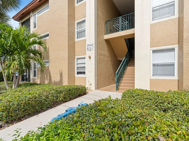 8940 Colonnades Ct E #1 — Photo 4
