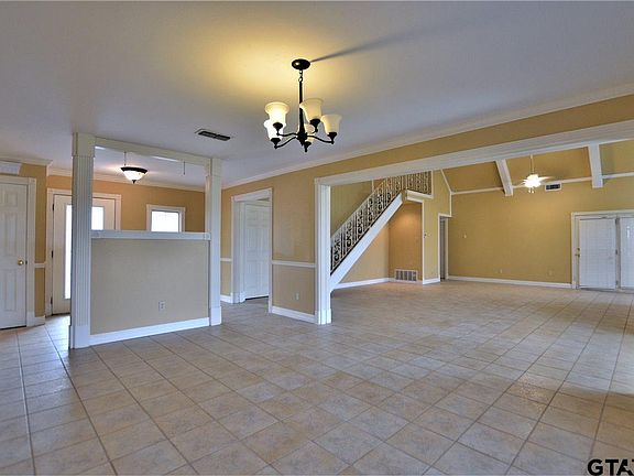 5th image of 140 Williamsburg Ln