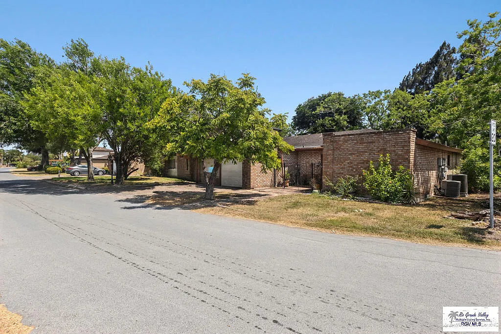 3 bed, 2.5 bath, 1712 sqft, $2,500 — Photo 3